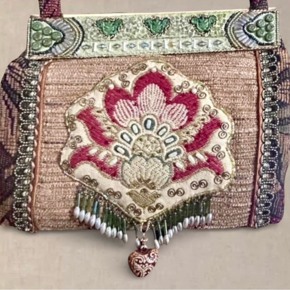 Mary Frances Beaded Floral Tapestry Kiss lock Frame Bag Boho Embellished Purse - Picture 1 of 11
